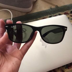 Rayban Wayfarer polarized black